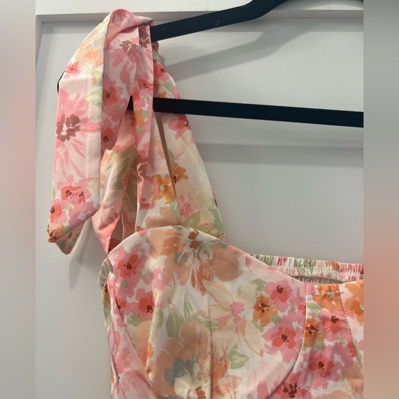 SHEIN floral top with tie shoulder details - Picture 3 of 4